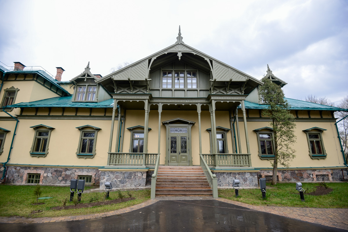 Loshitsky Manor